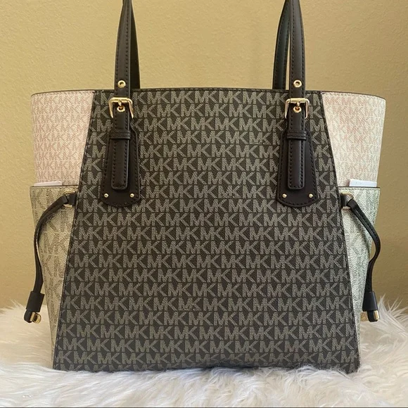 Last one✨Michael Kors large voyager shoulder tote bag - Picture 8 of 16